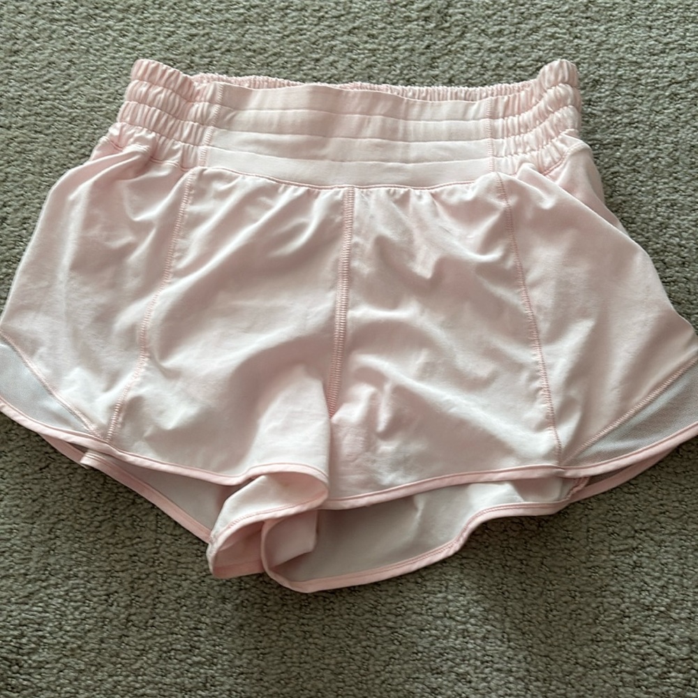 RARE Lululemon strawberry milkshake hotty hot high rise 2.5 inch size 4 shorts